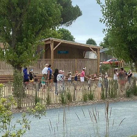 Richards Holidays ז'אר-סור-מר