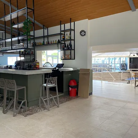 Richards Holidays * ז'אר-סור-מר