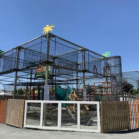 Richards Holidays אתר קמפינג