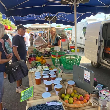 Richards Holidays 滨海雅尔