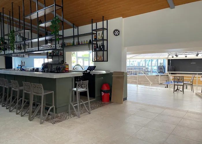 Richards Holidays * Жар-сюр-Мер